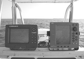 JRC PLOT 500F vs. Lowrance LCX-19C