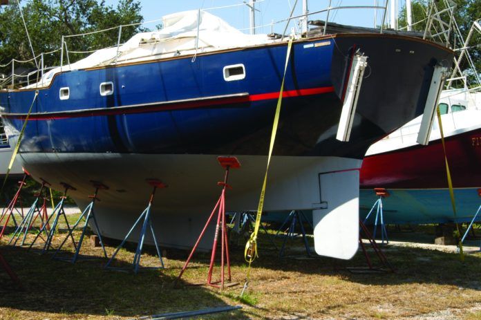 hauling out a sailboat