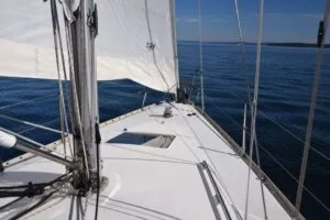 Hunter 35.5 Legend foredeck