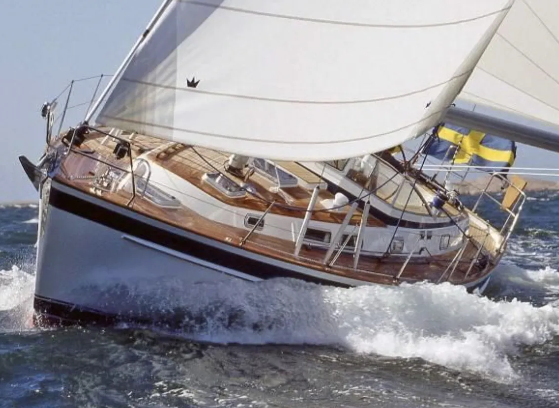 Exploring the Best Features of the Hallberg Rassy 42