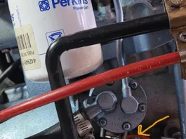 This is the faulty diesel lift pump, the arrow is pointing to the sluggish primer lever. That is an issue because the fuel lift pump needs to provide the right amount of fuel and fuel pressure to the injector pump. (Photo/ Marc Robic)