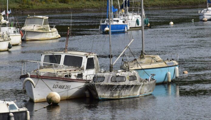 Old, decomposing fiberglass boats in Hennebont, next to Lorient, in the Morbihan region of Bretagne, France. (Photo/ Angie Richard)