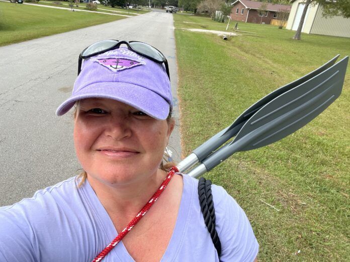 After picking up oars at West Marine in Oriental, North Carolina, the author stumbled upon the Front Porch Music Festival. (Photo/ Alex Jasper)