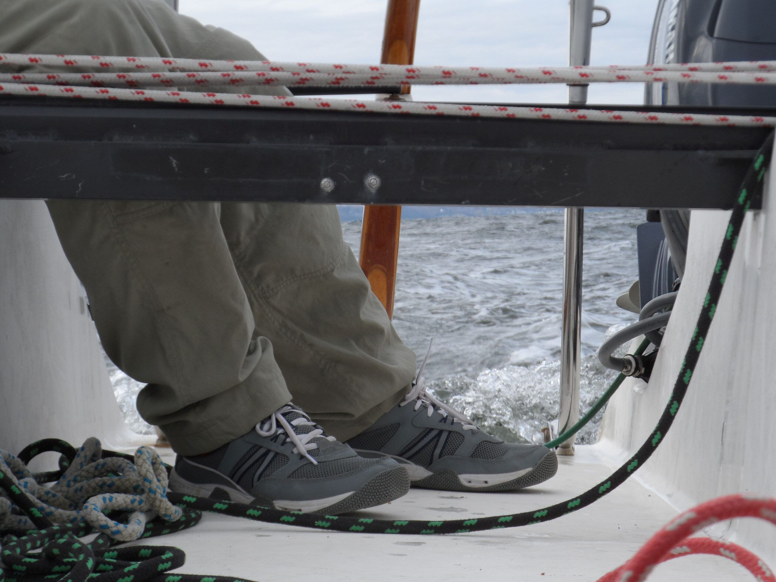 Five Best Cheap Clothing Options for Cold-Weather Sailing